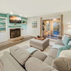 5 Min to Beach, Renovated Townhome