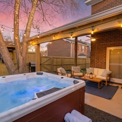 Hot Tub & Putting Green in Central Mt. Pleasant