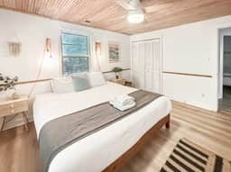 Hip Island House — Newly Renovated!