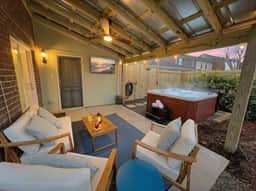 Hot Tub, Putting Green in the Heart of Mt. Pleasant 2-Stories