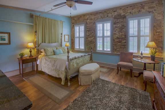 Best Location - On Market St in Historic Downtown - Image 1