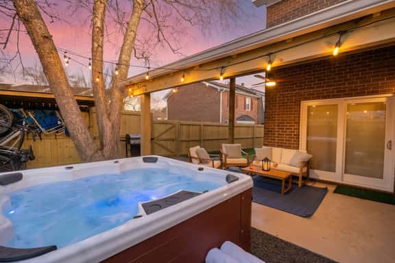 Hot Tub & Putting Green in Central Mt. Pleasant - Image 1
