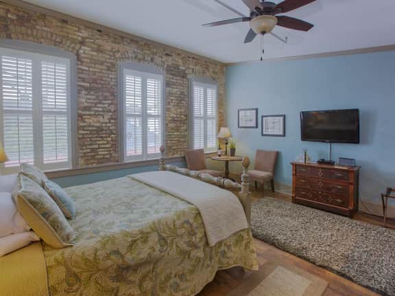 Best Location - On Market St in Historic Downtown