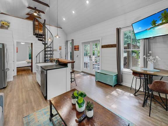 Cozy Island Cottage